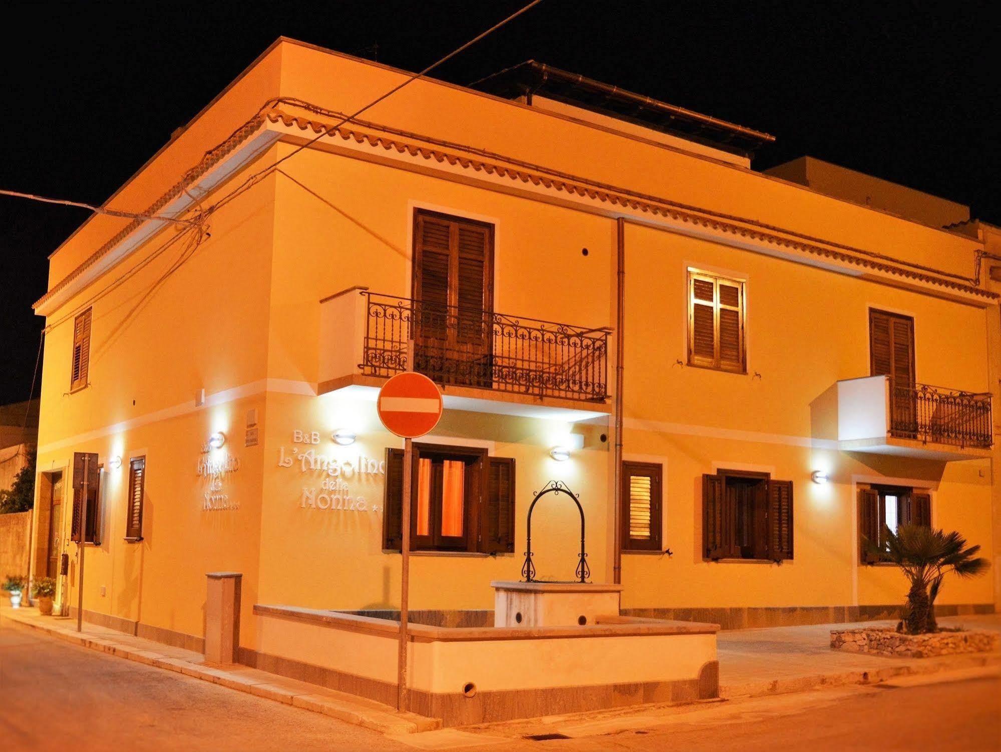 B&B L'Angolino Della Nonna Кастелуцо Екстериор снимка